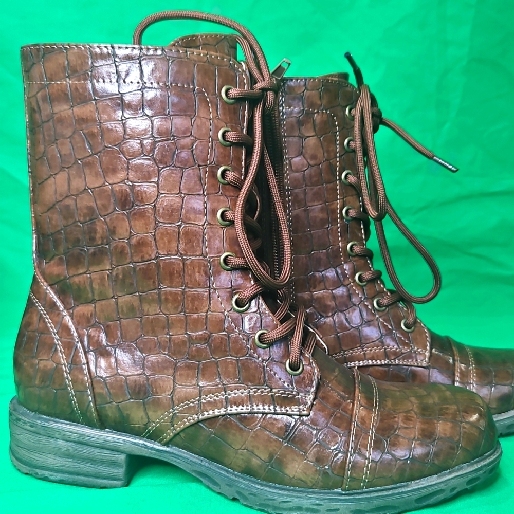 Volatile Underground sz.6 faux alligator hide zip up 8 inch boots